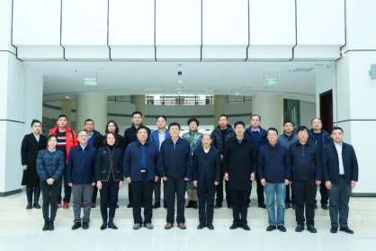 國務(wù)院參事于康震一行與河南農(nóng)業(yè)大學(xué)企業(yè)家校友座談，民望農(nóng)牧董事長索躍敏應(yīng)邀參加